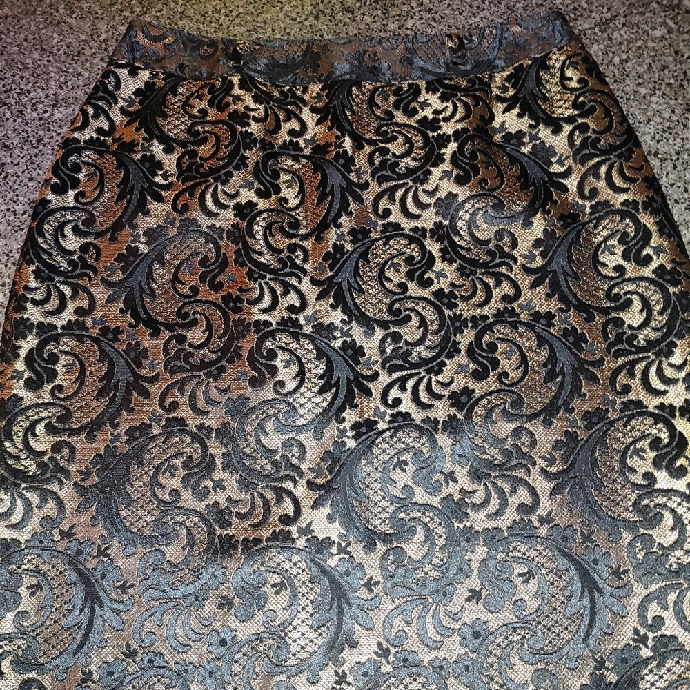 Worthington Black and Gold Patterned Pencil Skirt